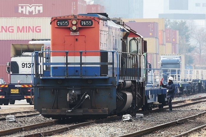 철도노조, 재교섭 통해 파업 유보…1...