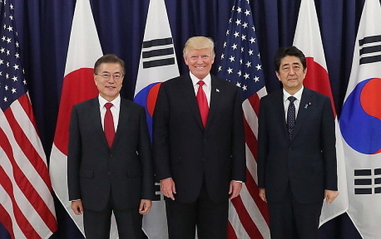 한미일 정상.jpg