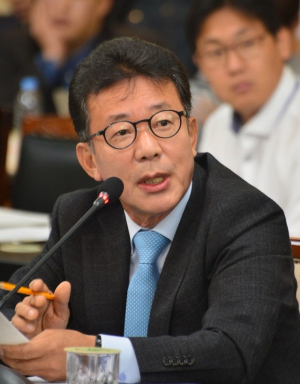 1_홍철호.jpg