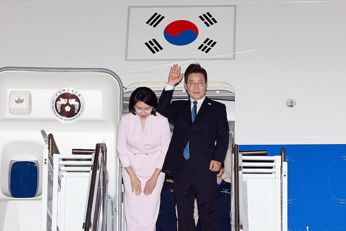 [포토] 이재명 대통령과 김혜경 여사, 미국 방문 일정을 마친 뒤 귀국길에 올라