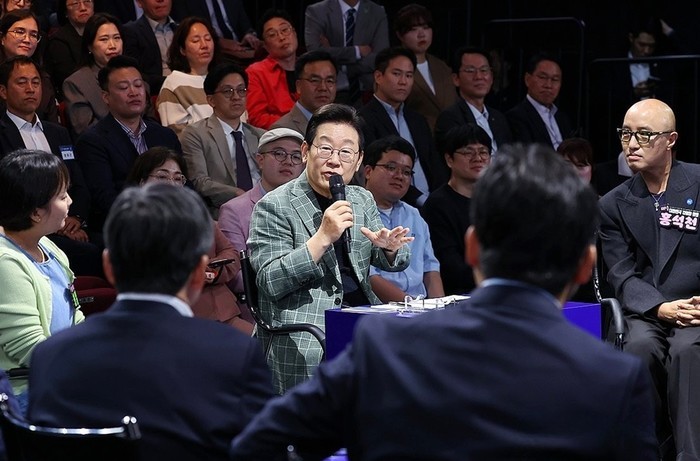 李대통령, "금융기관, 신용등급에 따라 이자 차등…금융이 너무 잔인해"