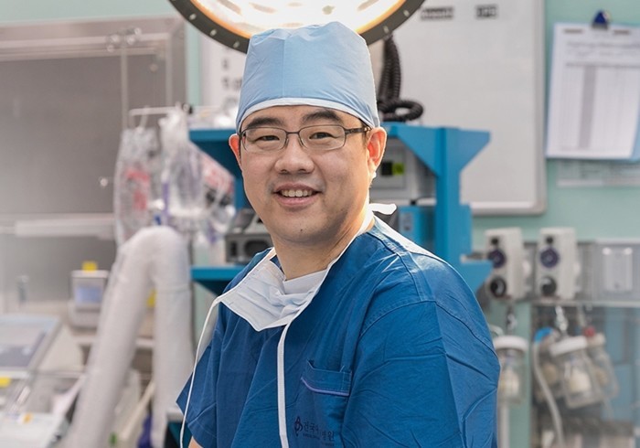 건국대병원 정형외과 김태훈 교수 "목이 보내는 '위험 신호' 경추 척수증…젓가락질 힘들고 걸이 휘청"