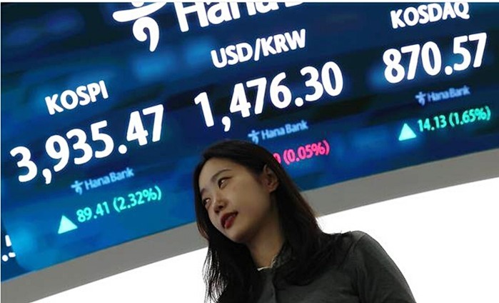 [시론] 환율 앞에서 흔들리는 정책,...