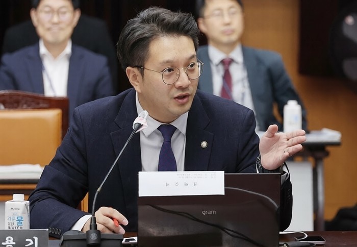 전용기 의원, AI로 찍어낸 '...