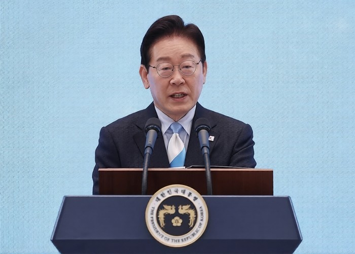 李대통령, 노동절 기념사…"'친노동은 반기업', '친기업은 반노동', 낡은 이분법적 패러다임 탈피해야"