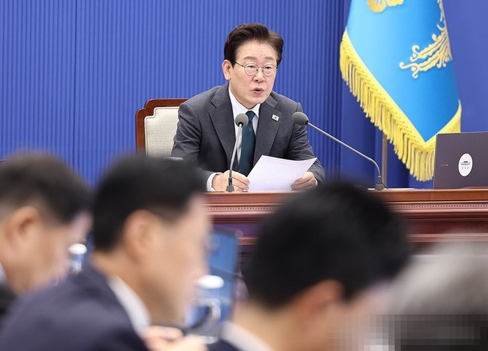 李대통령, IMF '순부채비율' 착시 논란 정면 반박…"재정 여력 충분, IMF 평가 배제된 보도"
