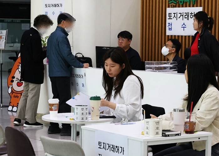 다주택자 양도세 중과 피하려 막판 거래…'절세 막차' 타려는 토지거래허가 신청 쇄도