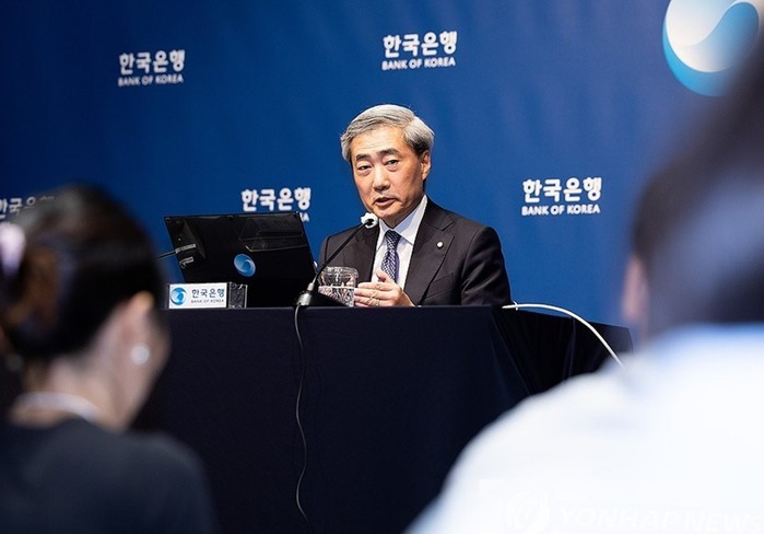 한은, 올해 성장률 전망치 2.0%→2.6%로 상향…"반도체 주도 수출 회복이 견인"