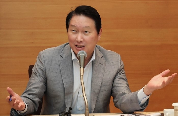 최태원 "AI 반도체 쟁탈전 '아비규환'…전 세계 어디든 공장 지어야"
