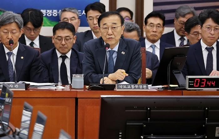 김윤덕 국토부 장관, "실거주 전환 충격 완화 위해 단계적 세제 시행 및 공급 확대"