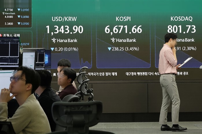 원/달러 환율, FOMC 경계감 속 1,340원대 등락…"미 물가·유가 상승에 인플레 우려"