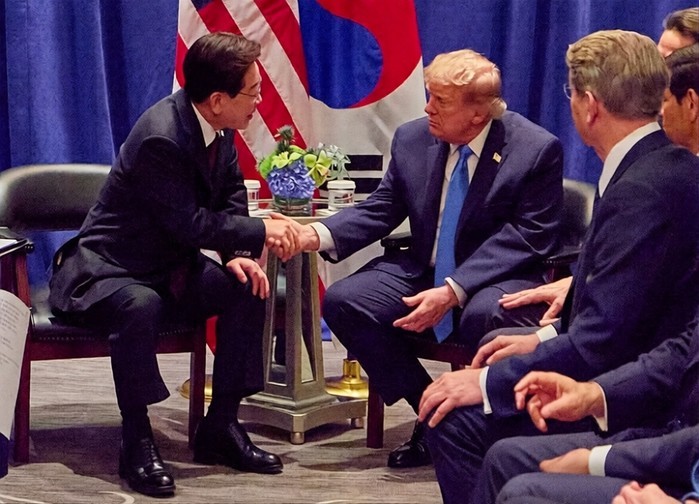 李대통령-트럼프, 정상회담 개최...대미투자 진전 속 '핵잠·전작권' 협의 가속화